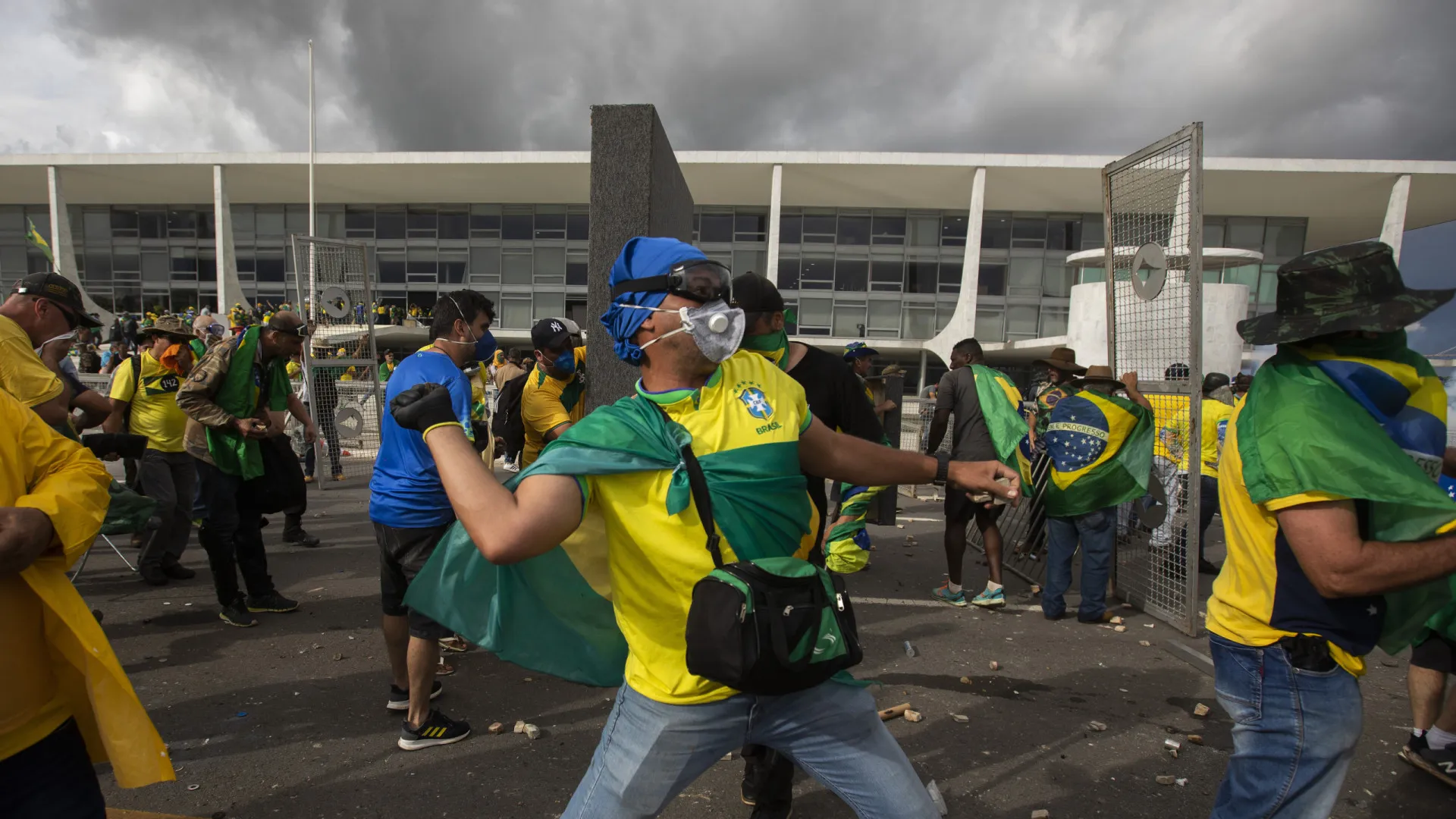 Planalto cobra deputados da base de Lula que assinaram urgência de projeto da anistia