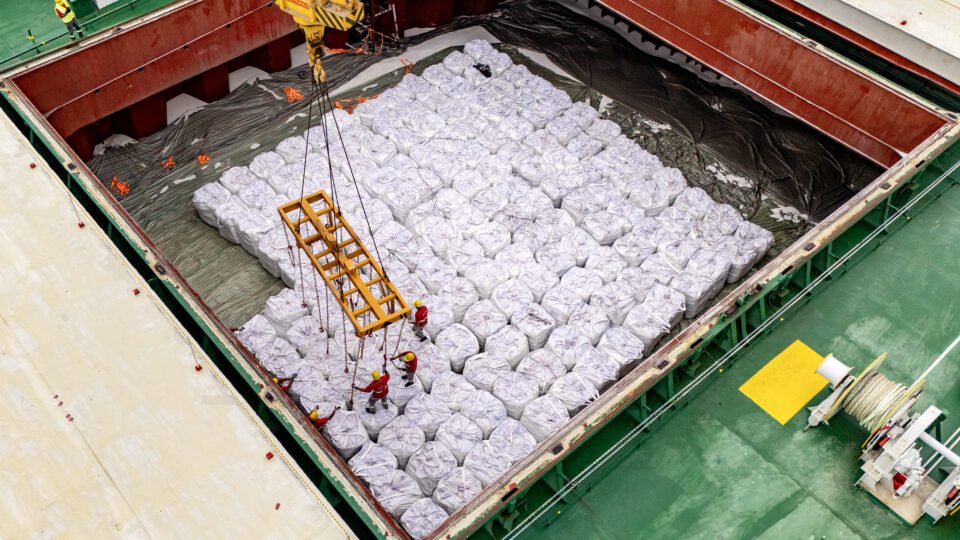 Apesar de plano, Brasil continua refém de fertilizantes importados
