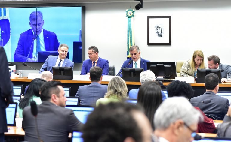 Apreciação de parecer a proposta de suspensão de mandato