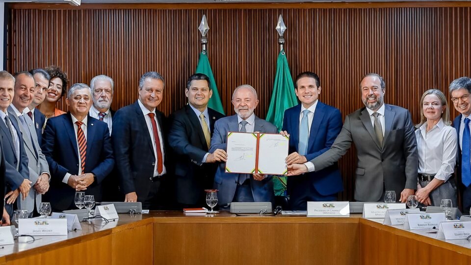 Luz gratuita ou aumento na conta? O pacote de energia de Lula