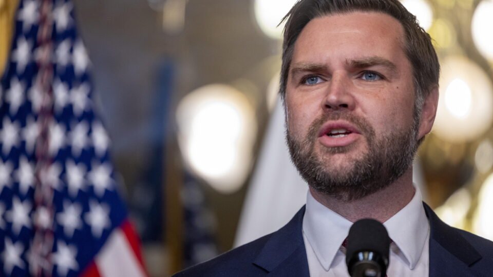 JD defende Donald Trump em embate público com Musk