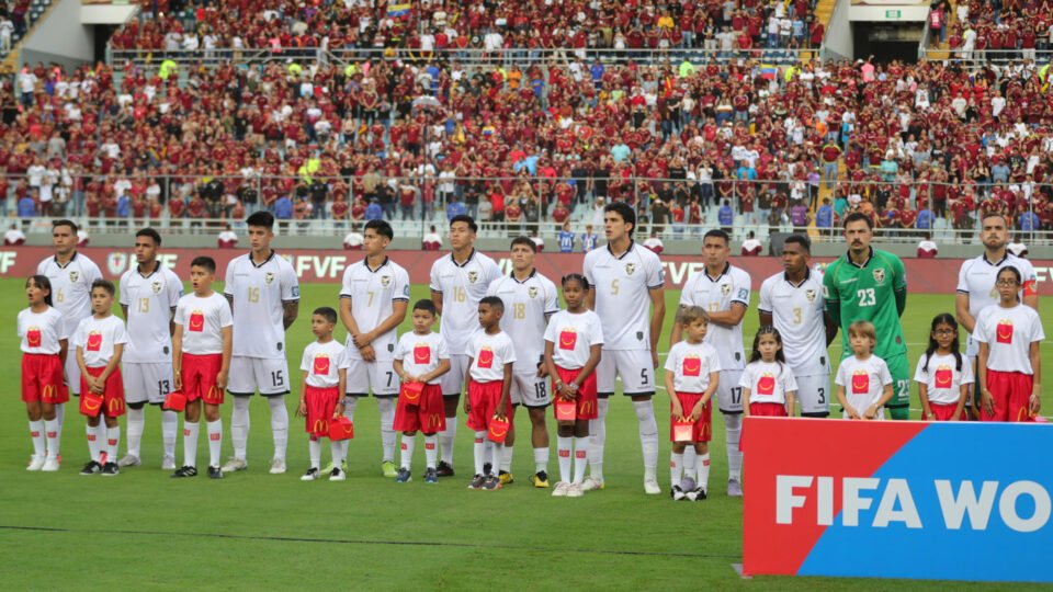 Maduro impede seleção boliviana de voltar para casa