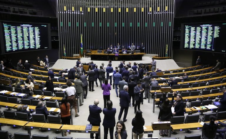 Discussão e Votação de Propostas Legislativas.