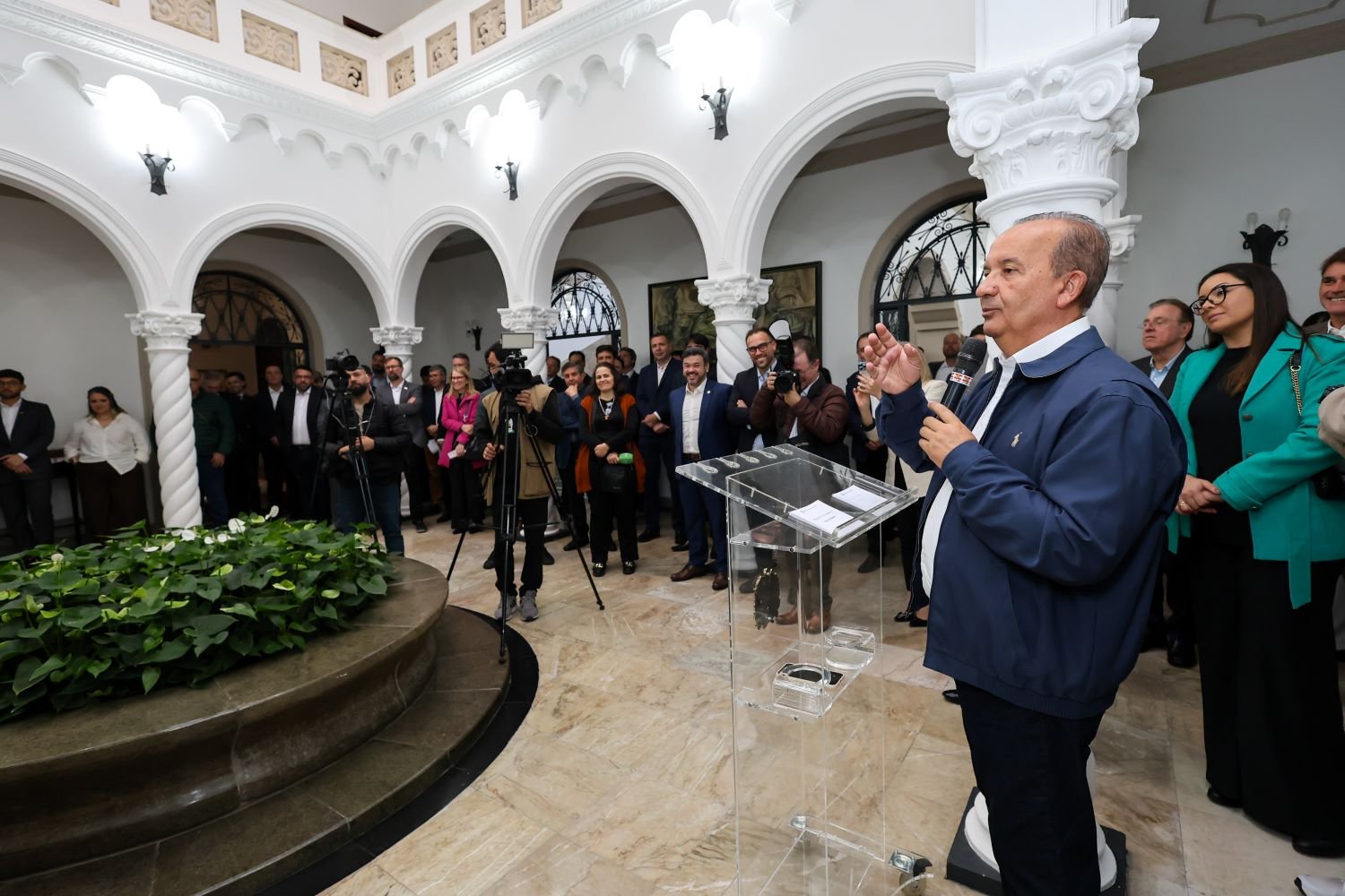 Governo do Estado concede incentivos para atrair R$ 4,4 bilhões em investimentos privados e gerar quase 19 mil empregos em SC