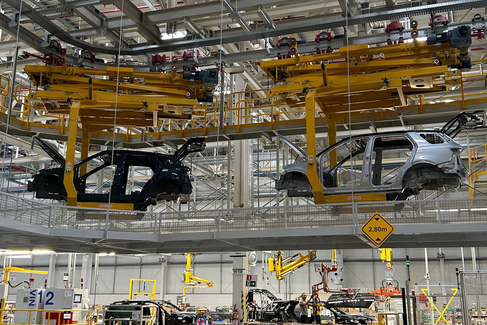 Linha de montagem da JLR (Jaguar Land Rover) em Itatiaia, Rio de Janeiro