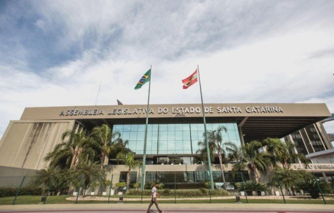 Mais de 30 propostas entram em tramitação na retomada das atividades na Assembleia Legislativa de SC