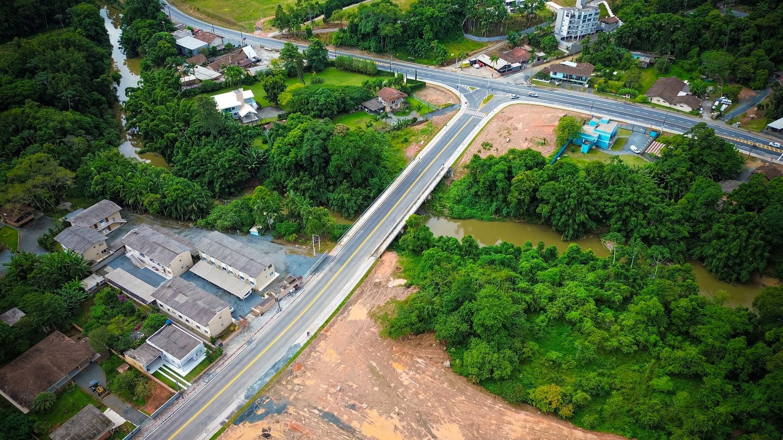 Investimentos históricos em Blumenau e região incluem obras de infraestrutura e prevenção de enchentes aguardadas há décadas e nova torre de hospital