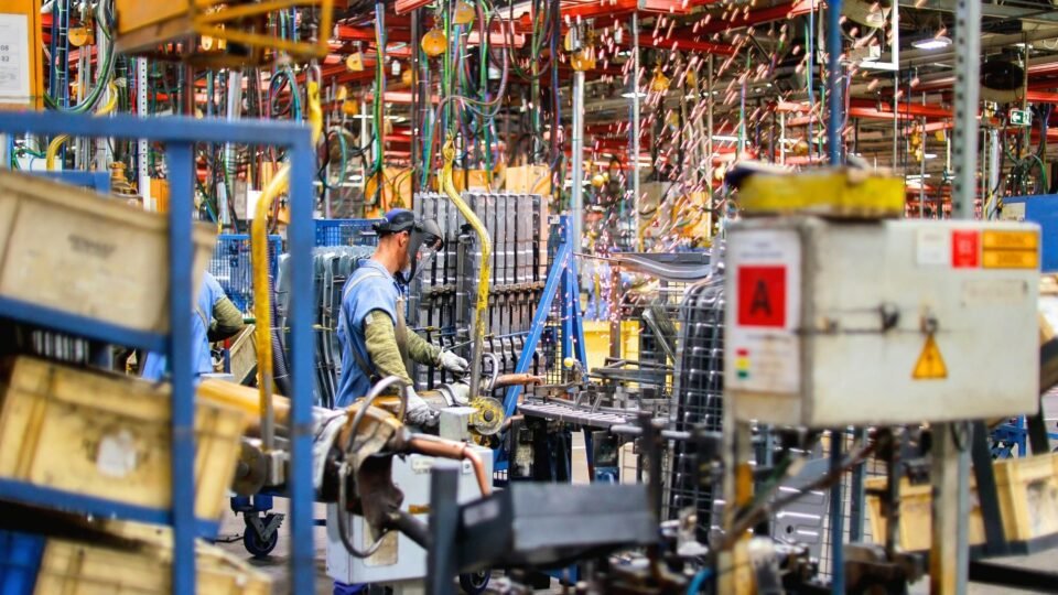 PIB desacelera no segundo trimestre e varia 0,4%