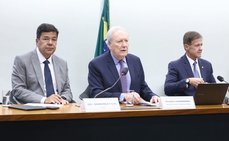 Audiência Pública – Deliberação de requerimentos . Dep. Mendonça Filho (UNIÃO - PE); Ministro da Justiça e Segurança Pública do Brasil, Ricardo Lewandowski e Dep. Aluisio Mendes (REPUBLICANOS - MA)
