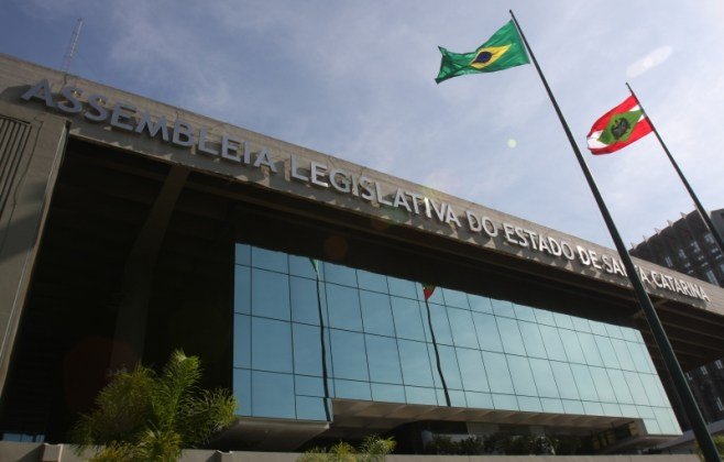 Confira os principais projetos que deram entrada na Alesc nesta segunda-feira (27)