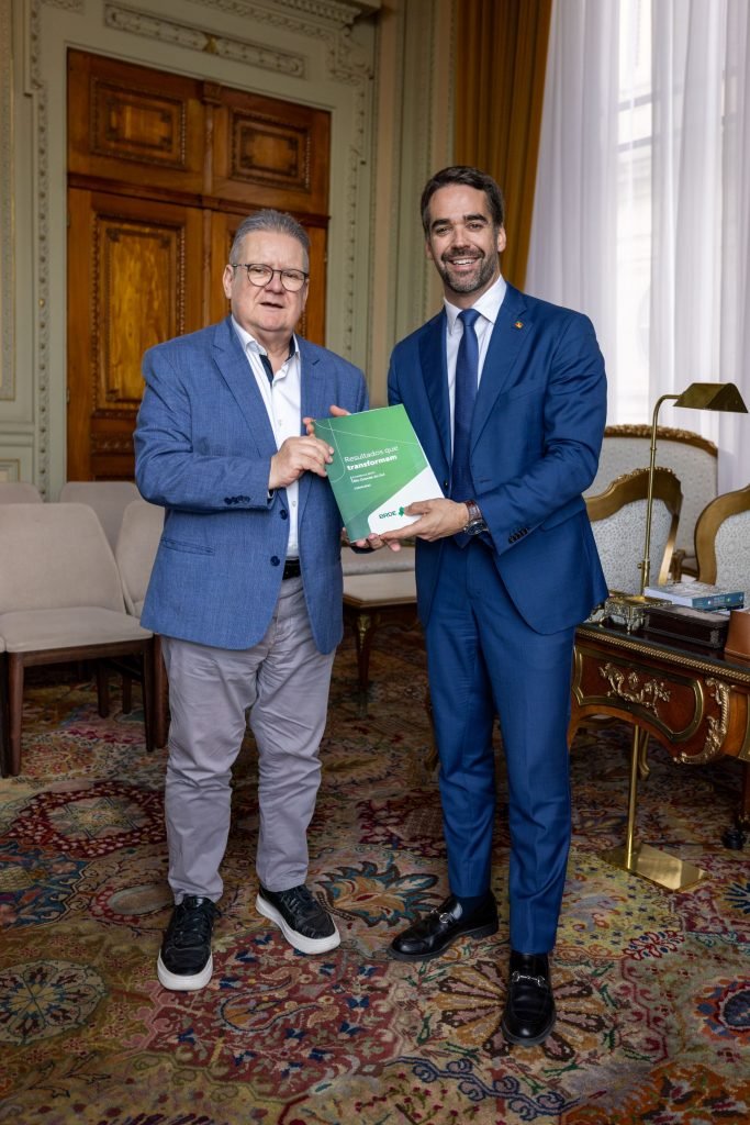 Governador Eduardo Leite recebe relatório da gestão de Ranolfo como presidente do BRDE