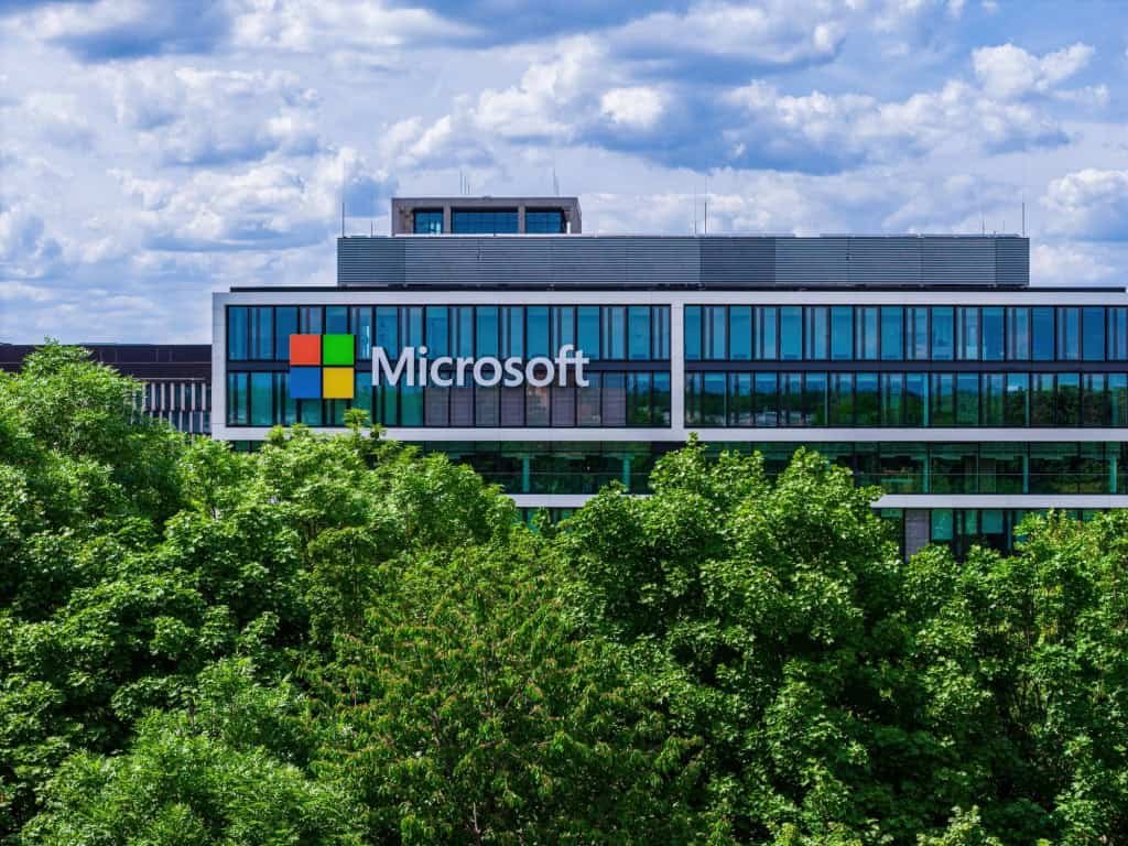 Microsoft registra recorde de gastos em IA enquanto Azure supera expectativas de crescimento