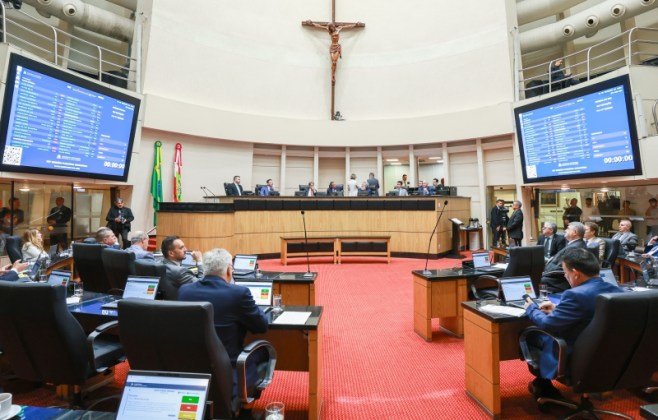 Os deputados catarinenses aprovaram nesta última quarta-feira, 10, projetos de lei do executivo estadual