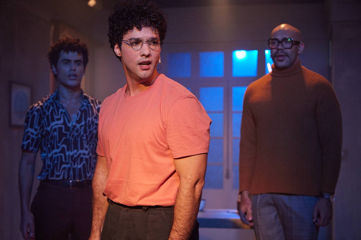 Peça encerra trilogia sobre HIV/AIDS no teatro musical - 02/12/2025 - Mise-en-scène