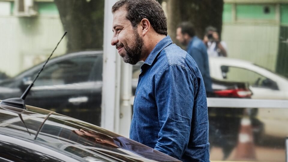 Entregadores acusam Boulos de usar categoria para fins eleitorais