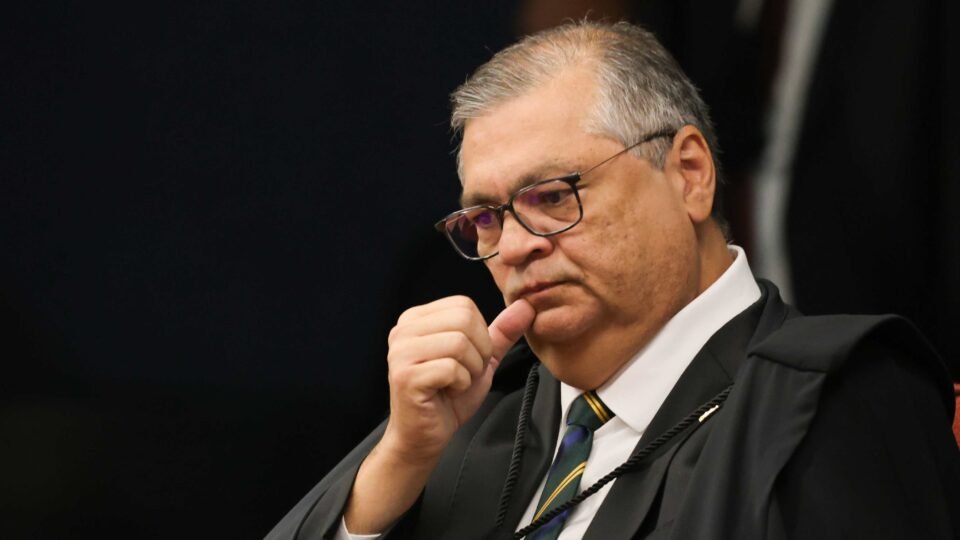 Legislativo aprova penduricalhos, mas STF suspende benefícios