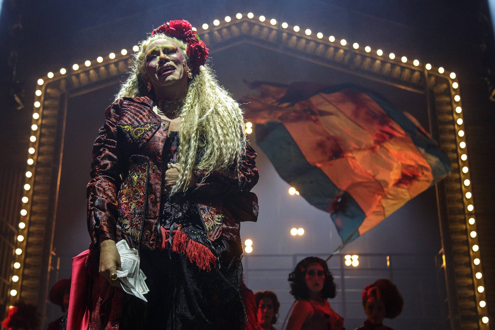 ‘Ópera do Malandro’ vira ritual urbano no Teatro Renault – 05/02/2026 – Mise-en-scène