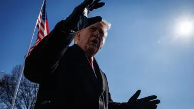 Trump diz que vai enviar navio-hospital à Groenlândia