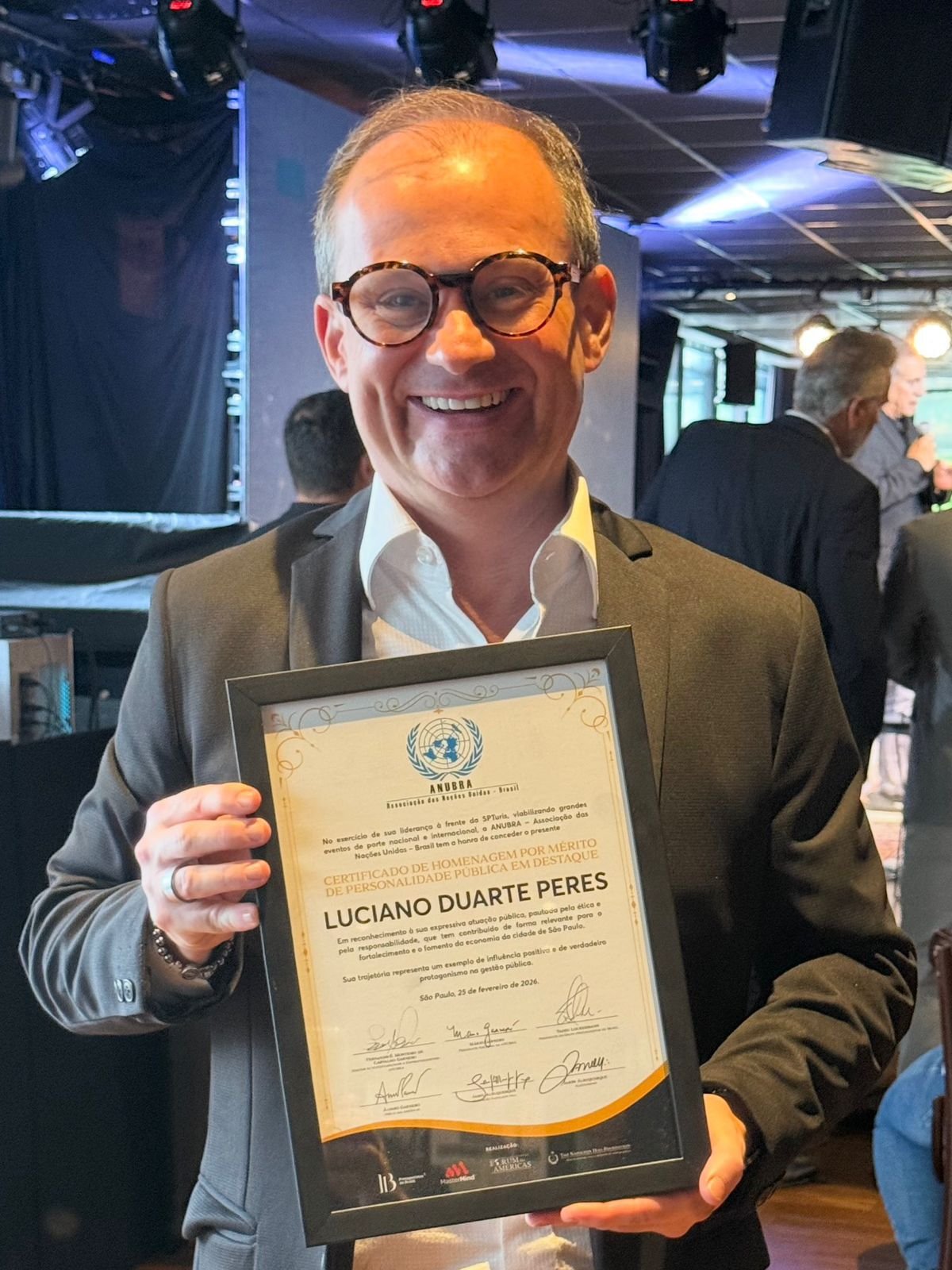 CEO da Vivax TV, Luciano Peres é homenageado pela ANUBRA e consolida protagonismo nacional na comunicação e no desenvolvimento econômico