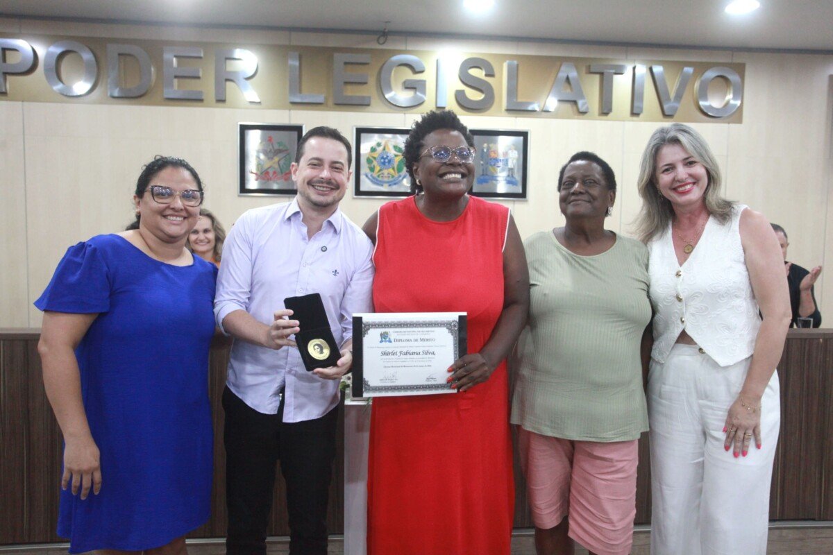 Câmara de Blumenau homenageia personalidades femininas e ex-vereador em sessão solene