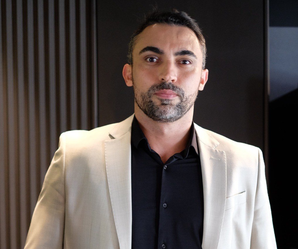 O Governo Federal divulgou o calendário do Imposto de Renda Pessoa Física (IRPF) 2026. Este ano, o contribuinte tem de 15 de março a 31 de maio para enviar à Receita a documentação. Desta vez, a maior novidade é a implantação da nova faixa de isenção: quem ganha até R$ 5 mil mensais não precisa pagar o tributo; mas atenção, isso valerá somente para declarações feitas no ano que vem.