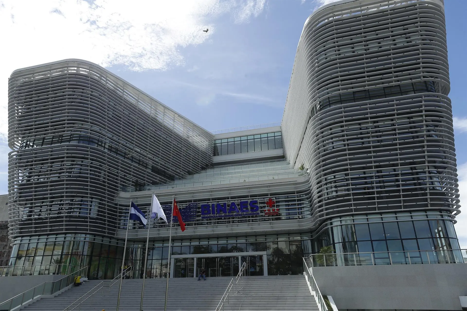 Bukele amplia reurbanização para melhorar imagem de El Salvador