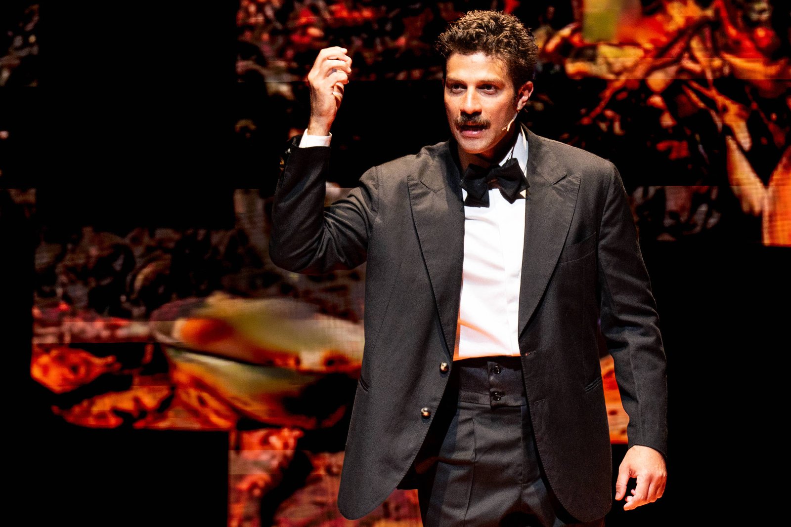 Chay Suede estrela peça sobre fama e identidade – 21/04/2026 – Mise-en-scène