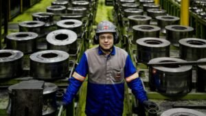 Juros altos, guerra e eleições derrubam confiança empresarial