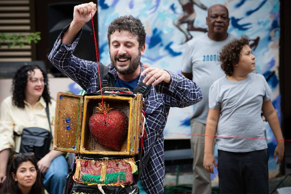 Veja como a Mungunzá ressignifica o teatro de rua – 07/04/2026 – Mise-en-scène