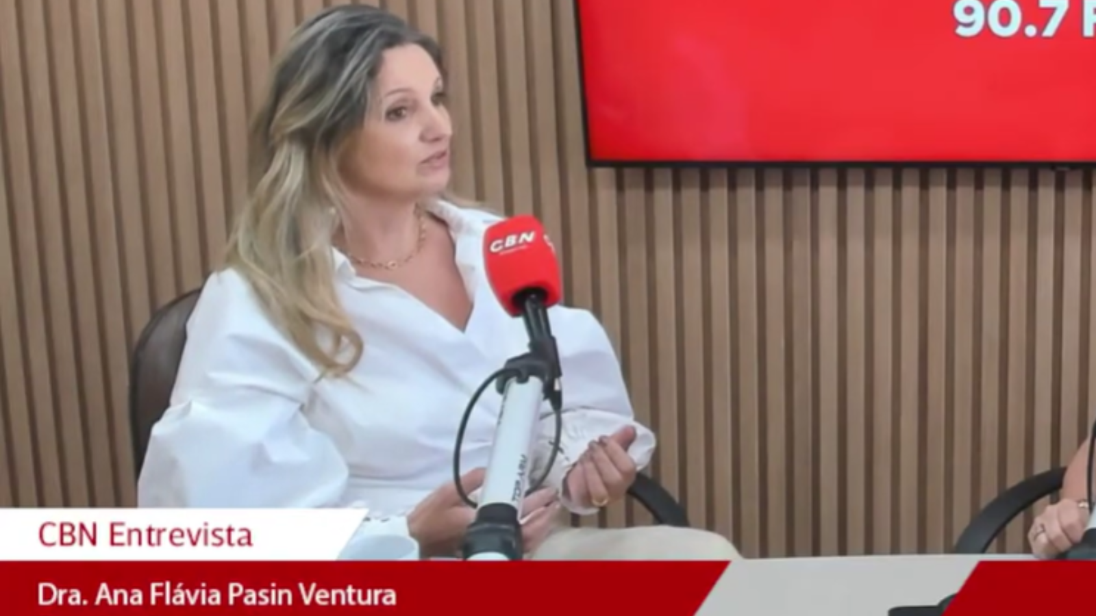 Dra. Ana Flávia Pasin concede entrevista à Rádio CBN sobre saúde da mulher, climatério e odontologia integrativa no programa CBN Saúde.