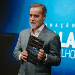 Márcio Giacobelli durante análise sobre governança corporativa, execução empresarial e liderança estratégica.
